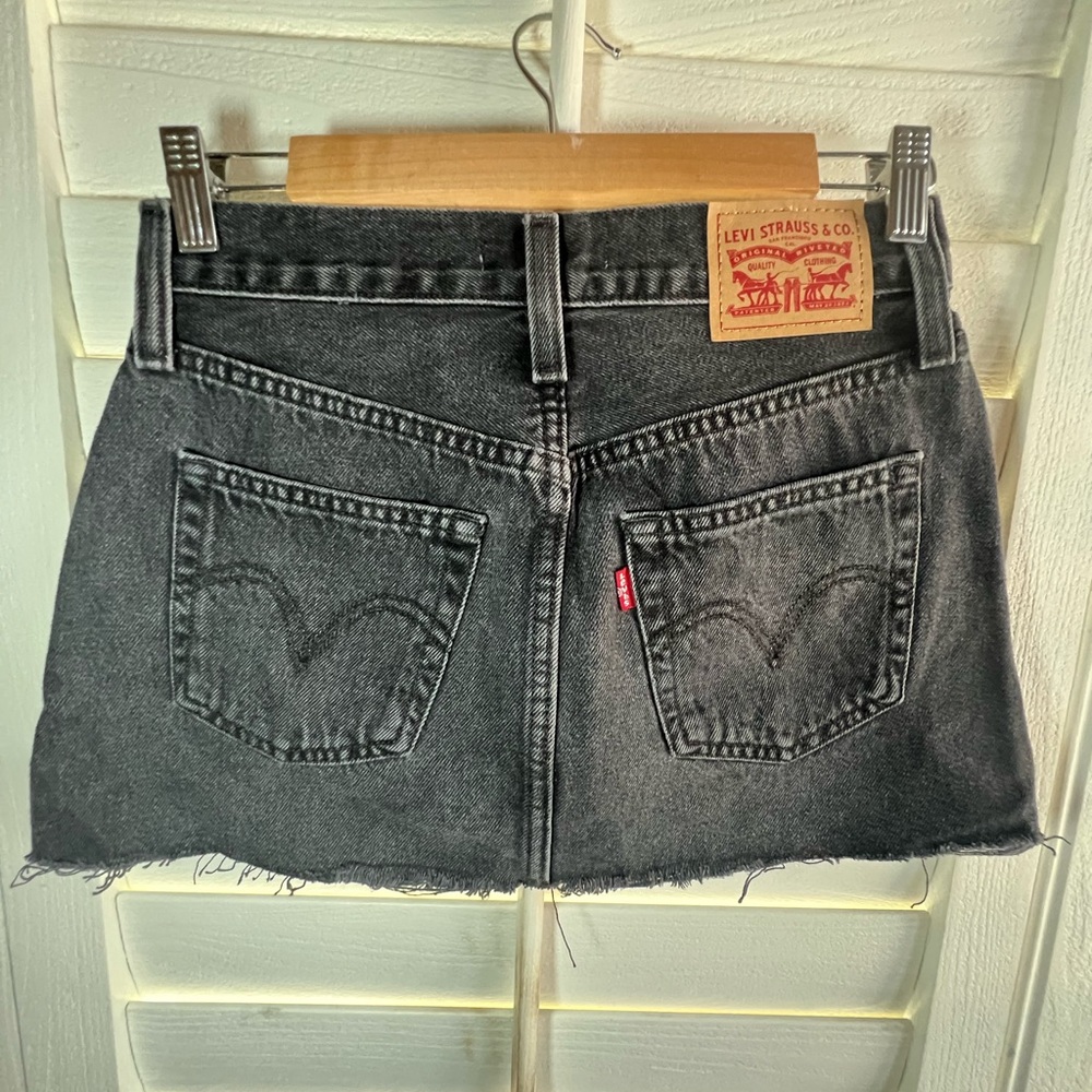 Levi's Icon Black Denim Skirt